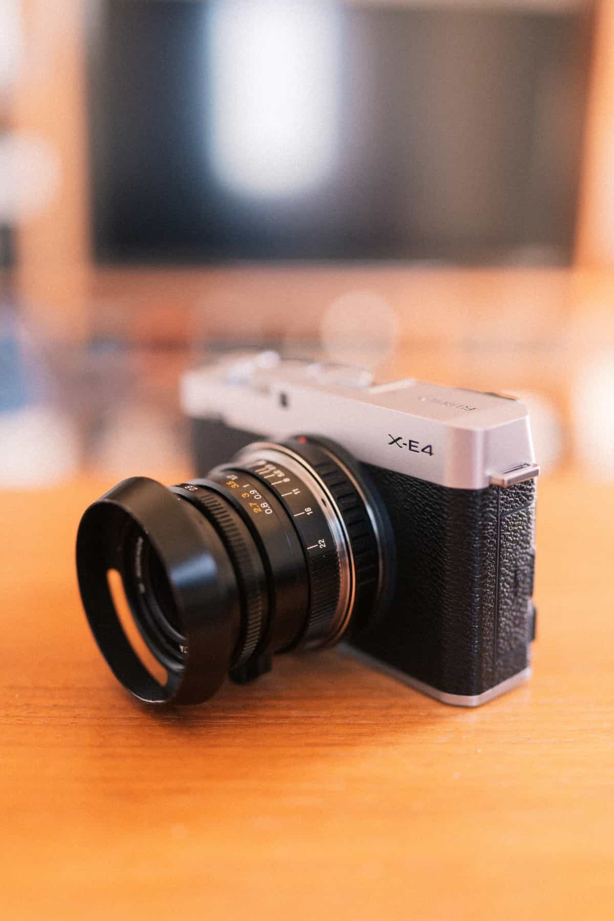 小さくて意味のあるカメラ Fujifilm X-E4 レビュー