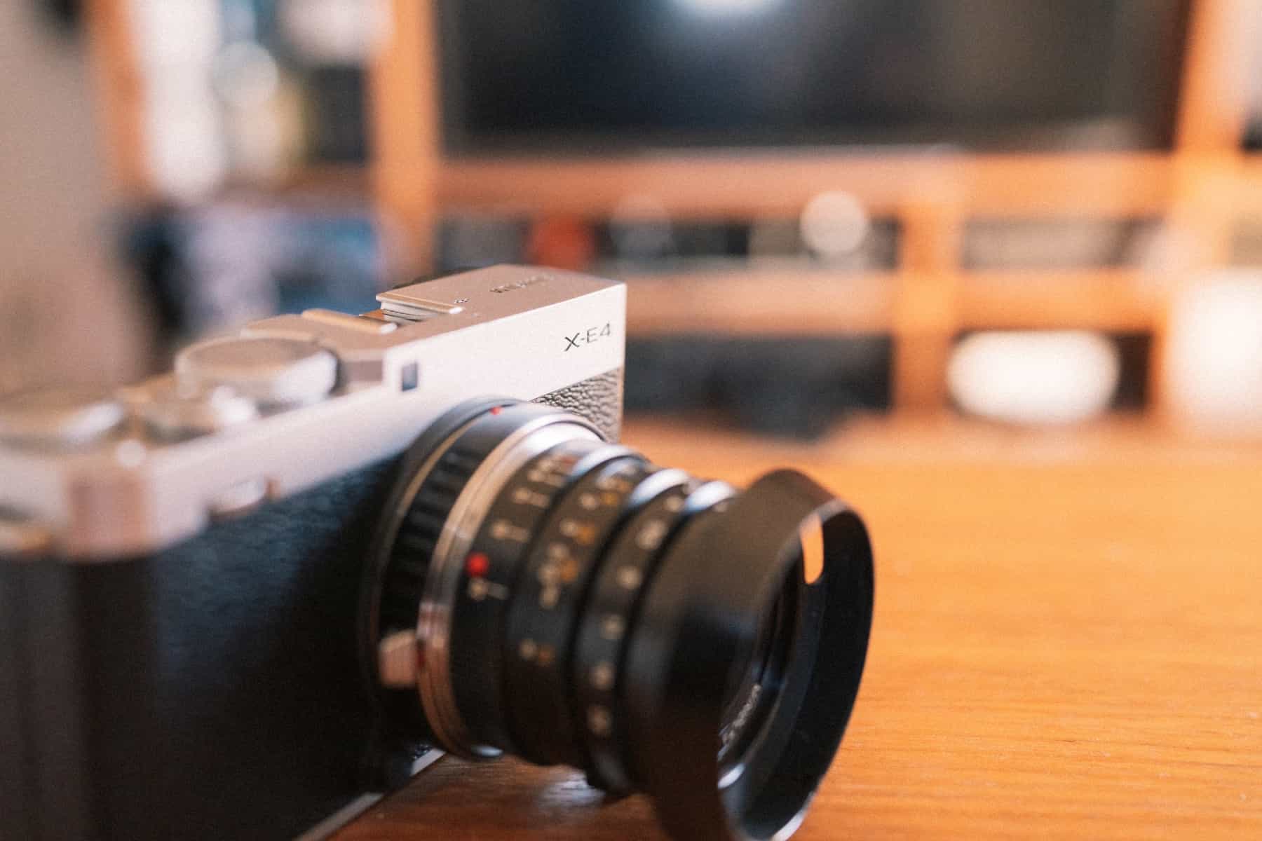 小さくて意味のあるカメラ Fujifilm X-E4 レビュー